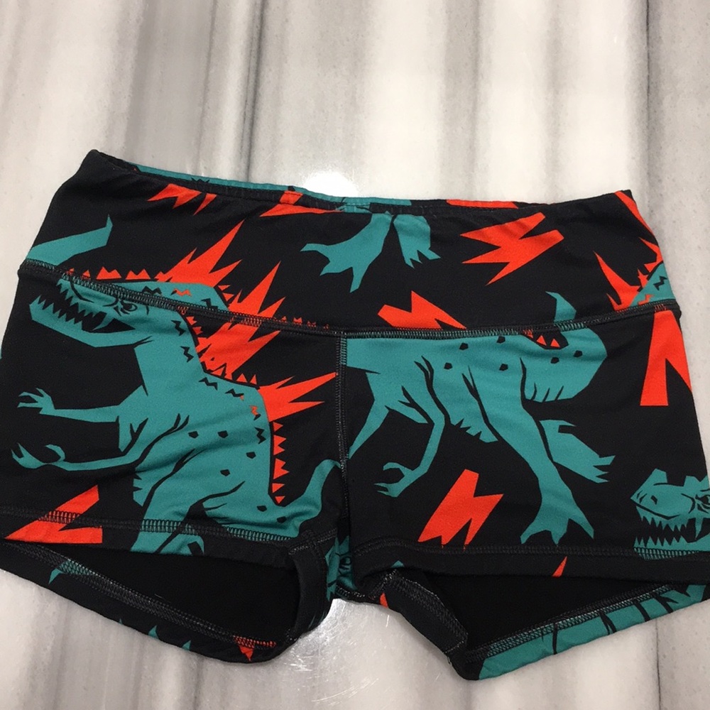 Fleo size small shorts
